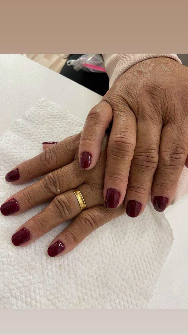 Unhas esmaltadas com perfeição – portfólio de manicure Rafaela Baião